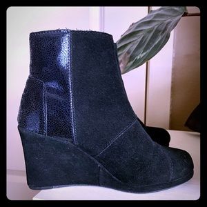 Toms black desert wedge bootie, size 7